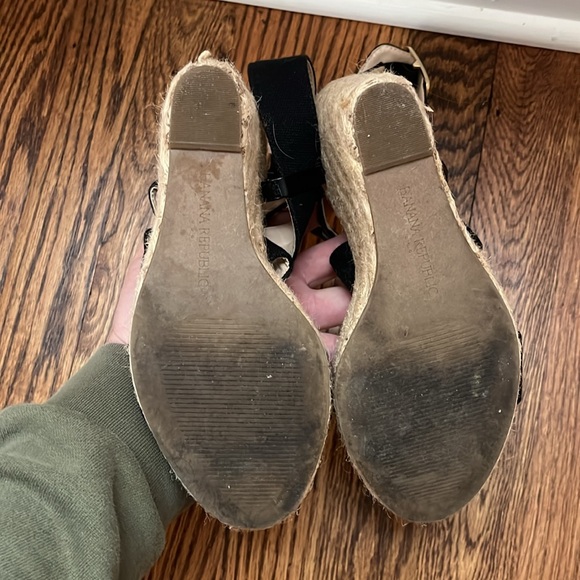 Banana Republic Black Sandal wedges Size 7.5 - Picture 3 of 3